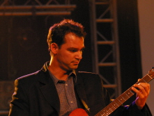 G&ouml;tz an der Gitarre...