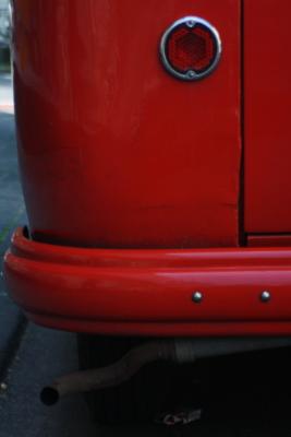 Warten auf mich, den anderen auch auf das Wir, noch. Dabei auf Fahrt sein und versuchen nicht still zu stehen sondern ein paar Runden drehen und das mit dem roten Bulli. 