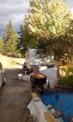 Der Camper (unweit vom Kompost)