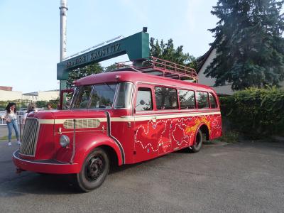 Opel Blitz vor der Krostitzer Bauerei