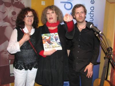 Lesung mit Begleitung: Linde Kauert, Barbara Thalheim und Rüdiger Krause (von links) zu Gast im Café
<br />
Esprit.