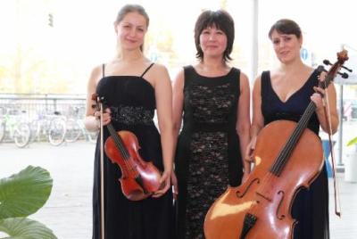 Jeanette Pitkevica (Violine), Daniela Müller Setzer (Violoncello) und Gulnora Alimova (Klavier)