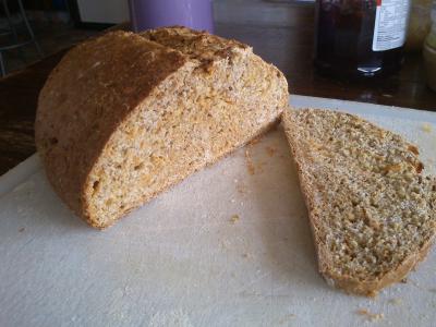 Ich backe fleissig mein eigenes Brot: dieses ist mit geraspelten Karotten