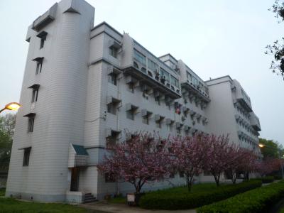 Das Wohnheim mit den Einzelzimmern.