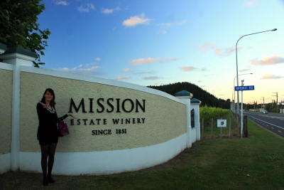 Scarlett vorm Mission Estate.