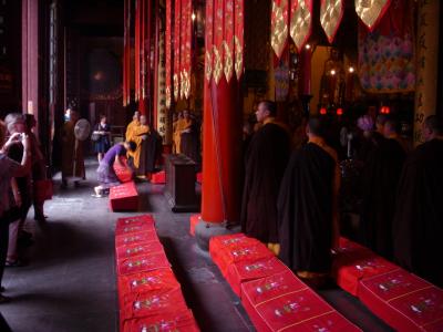 zeremonie der Mönche im Jade-Buddha Tempel