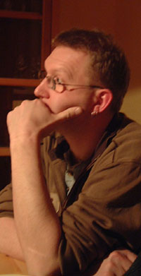 Kleiner Koenig nachdenklich