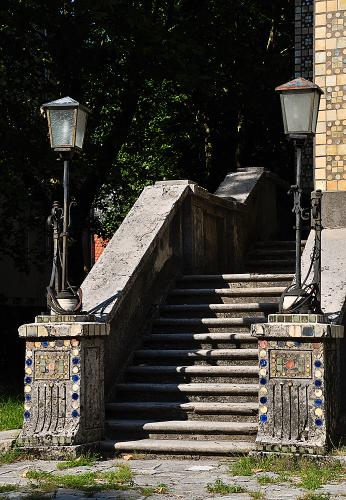 Cetinje, Aufgang zur ehemaligen französischen Botschaft