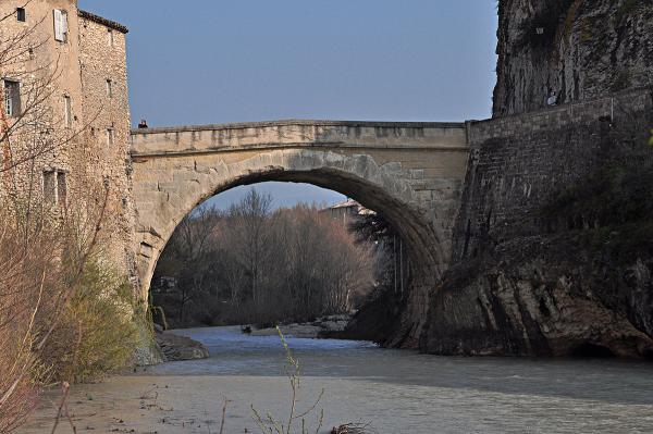 Die Römerbrücke in Vaison