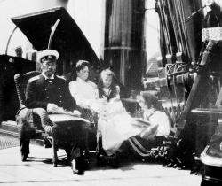 Nikolaus II. und Familie an Bord, 1907