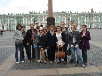Auf dem Exerzierplatz der Zaren vor dem Winterpalast