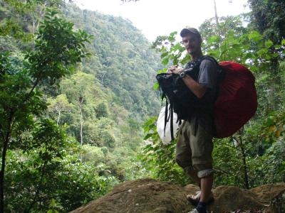 Contamana- Pfad durch den Wald<br />
