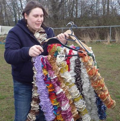 schoene Farben im Wind - das ist meine liebe Freundin Marion