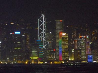 Die Skyline von Hong Kong bei Nacht