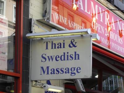 Schwedische Massage? Hmm... Schwedische Massage? Hmm...
