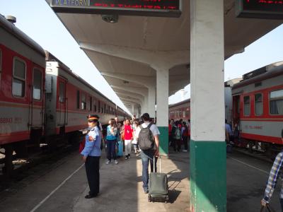 Ankunft in Tunxi nach elfstuendiger Zugfahrt