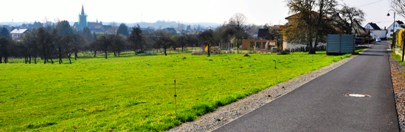 Blick vom Schwimmbadweg (Im Borngarten) auf das neue Baugebiet