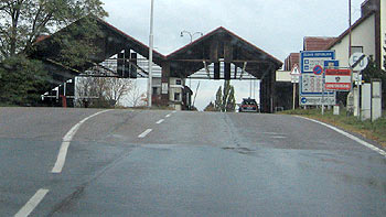 Bordercrossing Mitterretzbach - Hnanice. (novala) Bordercrossing Mitterretzbach - Hnanice. (novala)