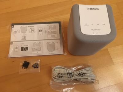 Inhalt: Anleitung, Stromkabel, Gummif&uuml;&szlig;e und nat&uuml;rlich die Box