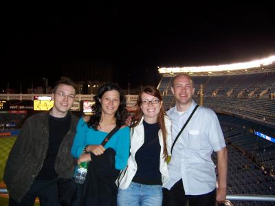 Juhu! Die Yankees haben gewonnen - Flo, Simone, ich und Marc. 