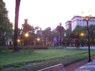 Plaza am Morgen