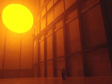 Olafur Eliassons Installation eines Sonnenaufgangs im Nebel 