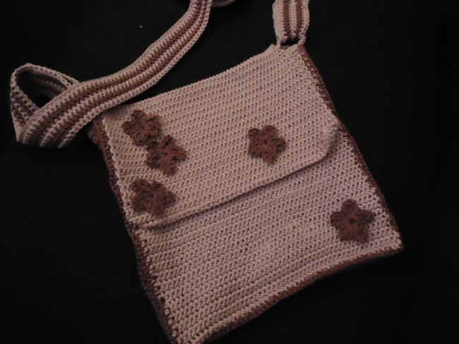 Umhängetasche, gehäkelt nach einer Anleitung aus "1x1 Häkeln" Umhängetasche, gehäkelt nach einer Anleitung aus "1x1 Häkeln"