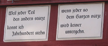 Spruch an altem Fachwerkhaus