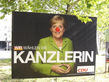 Merkel mit roter Nase