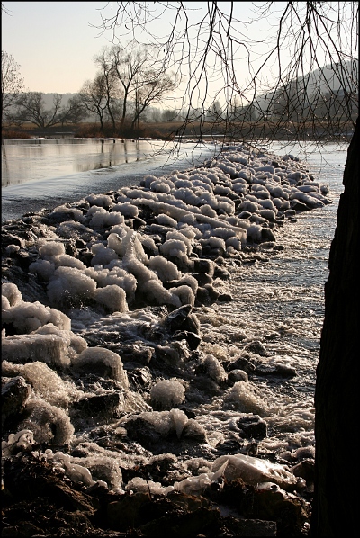 Der Regen bei Laub nach zwei frostigen Nächten