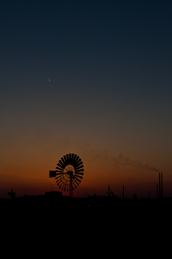 Windm&uuml;hle und Flugzeug