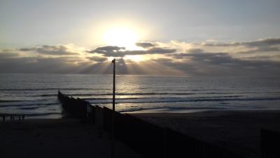 Der Zaun am Strand der Tijuana und San Diego trennt