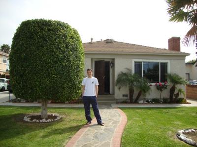 Tom pr&auml;sentiert stolz unsere vor&uuml;bergehende Residenz in LA.