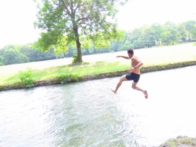 Falkos jump into the Isar