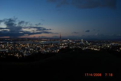 Blick vom Mt. Eden auf die City und die Harbour Bridge